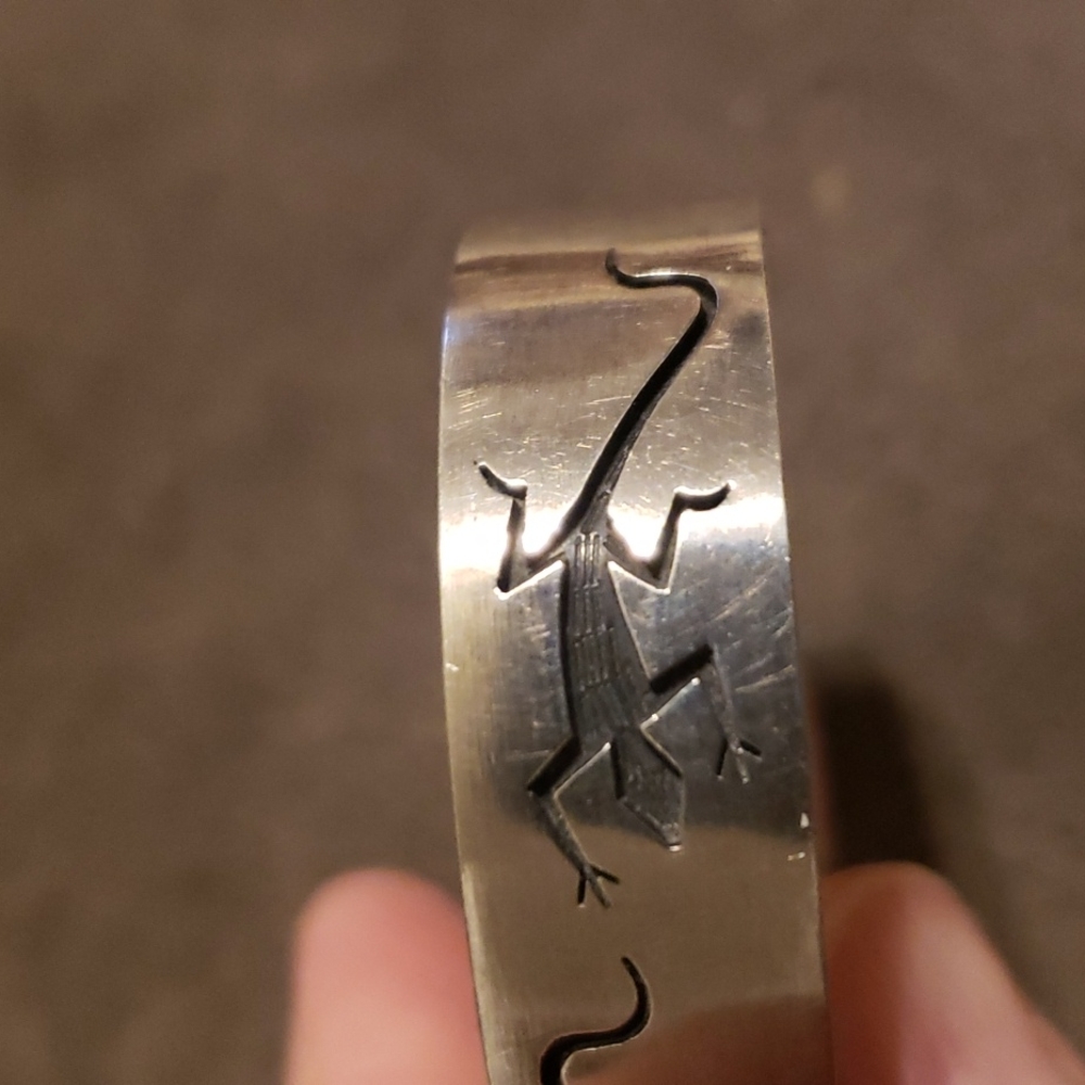 Sterling Silver 30g Cuff Gecko Lizard 🦎 Bracelet 2.5" Across; 1/2" Wide - Picture 4 of 4